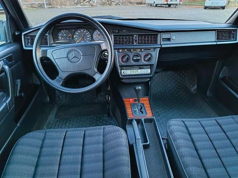 Gebraucht Mercedes 190 109 PS (80 kW) 1993 Blau Limousine