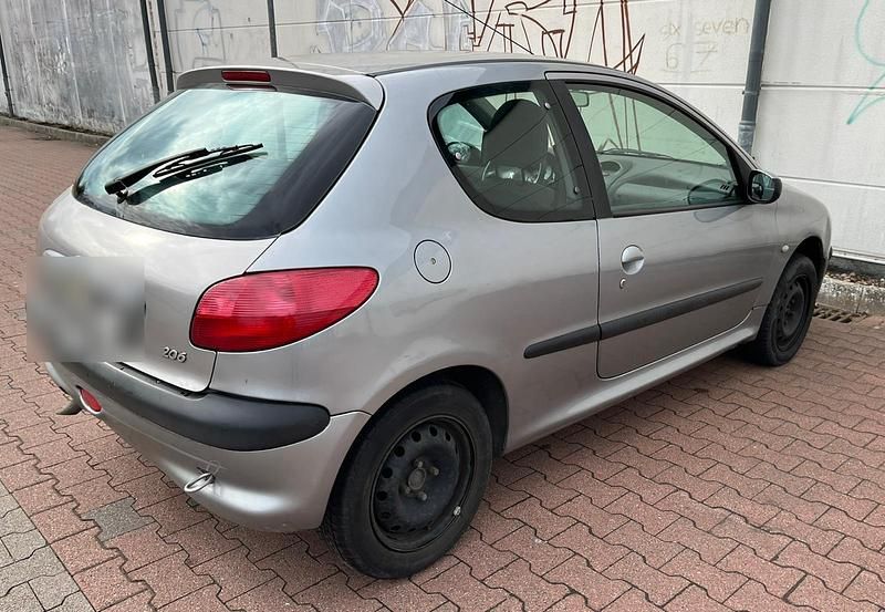 Gebraucht Peugeot 206 60 PS (44 kW) 2001 Silber Kleinwagen