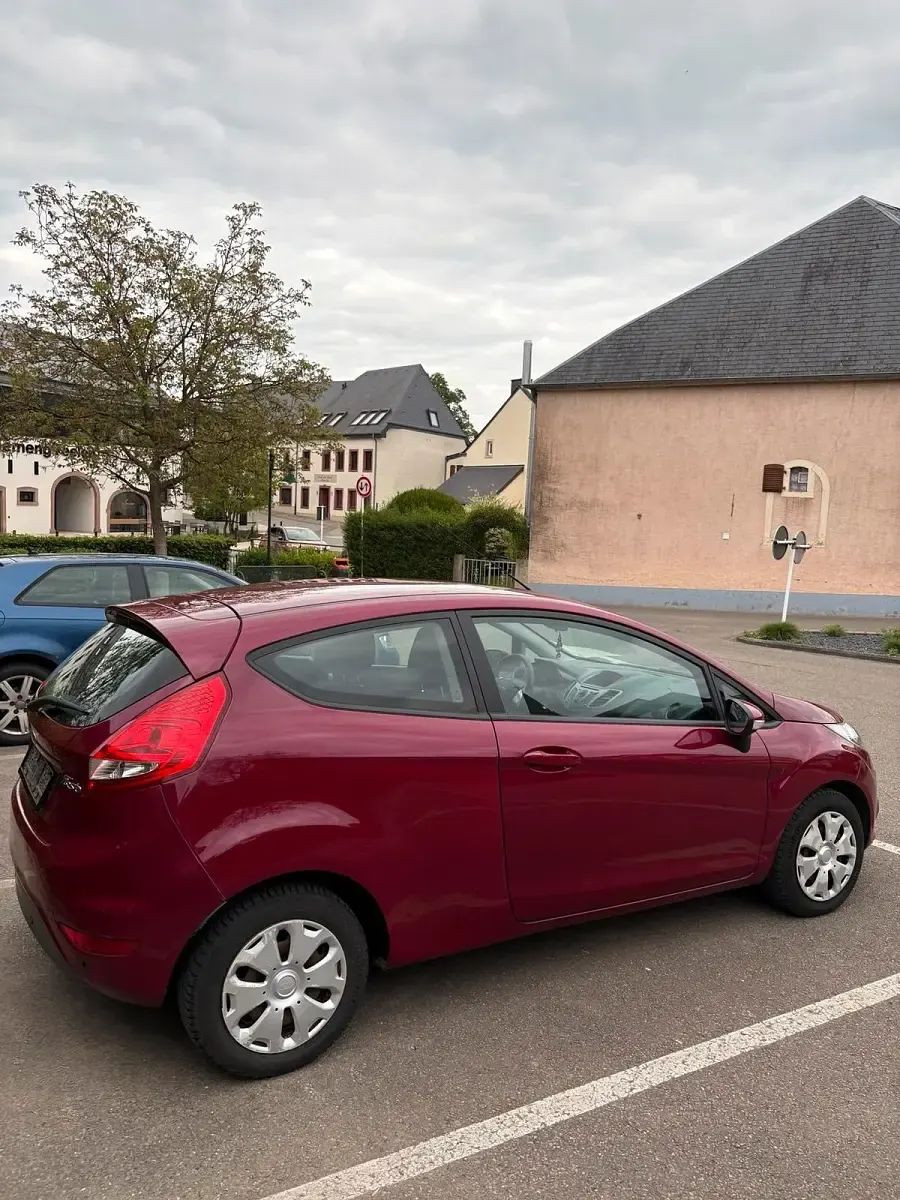 Second-hand Ford Fiesta 90 CP (66 kW) 2010 Andere farben Coupe