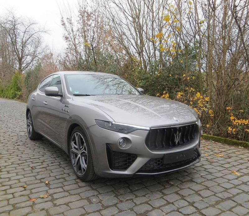 Grau Gebraucht 2022 Maserati Levante SUV | 62.295 € (Superpreis) - Bild 1/4