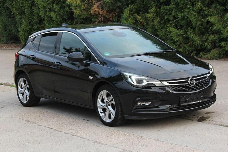 Schwarz Gebraucht 2017 Opel Astra Dynamic Limousine | 8.900 € (Guter Preis) - Bild 1/4
