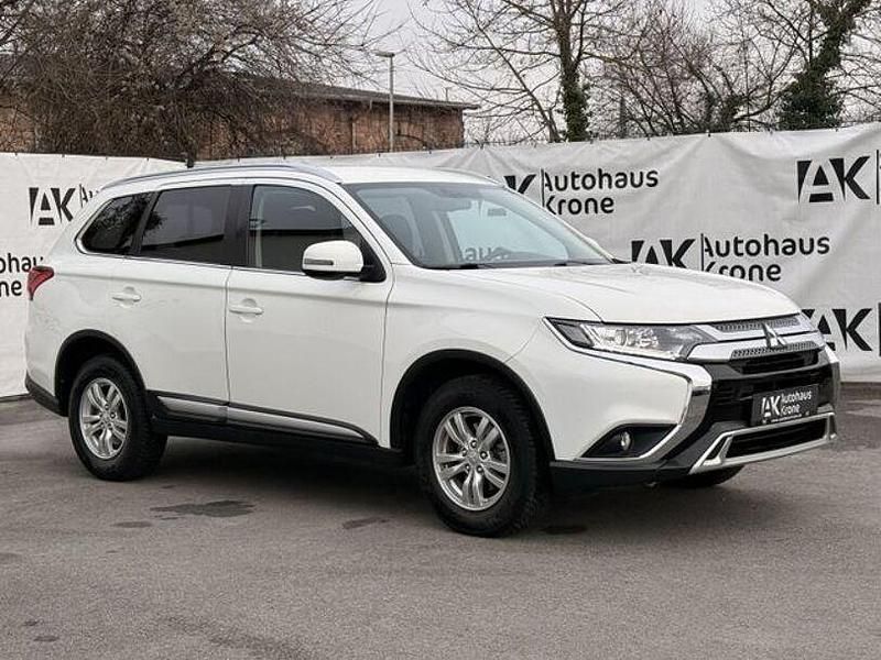 Gebraucht Mitsubishi Outlander Basis 150 PS (110 kW) 2019 Weiß SUV