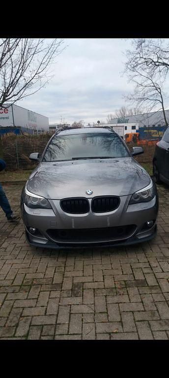 Grau Gebraucht 2010 BMW 520 Sport Line Kombi | 9.000 € (Guter Preis) - Bild 1/4