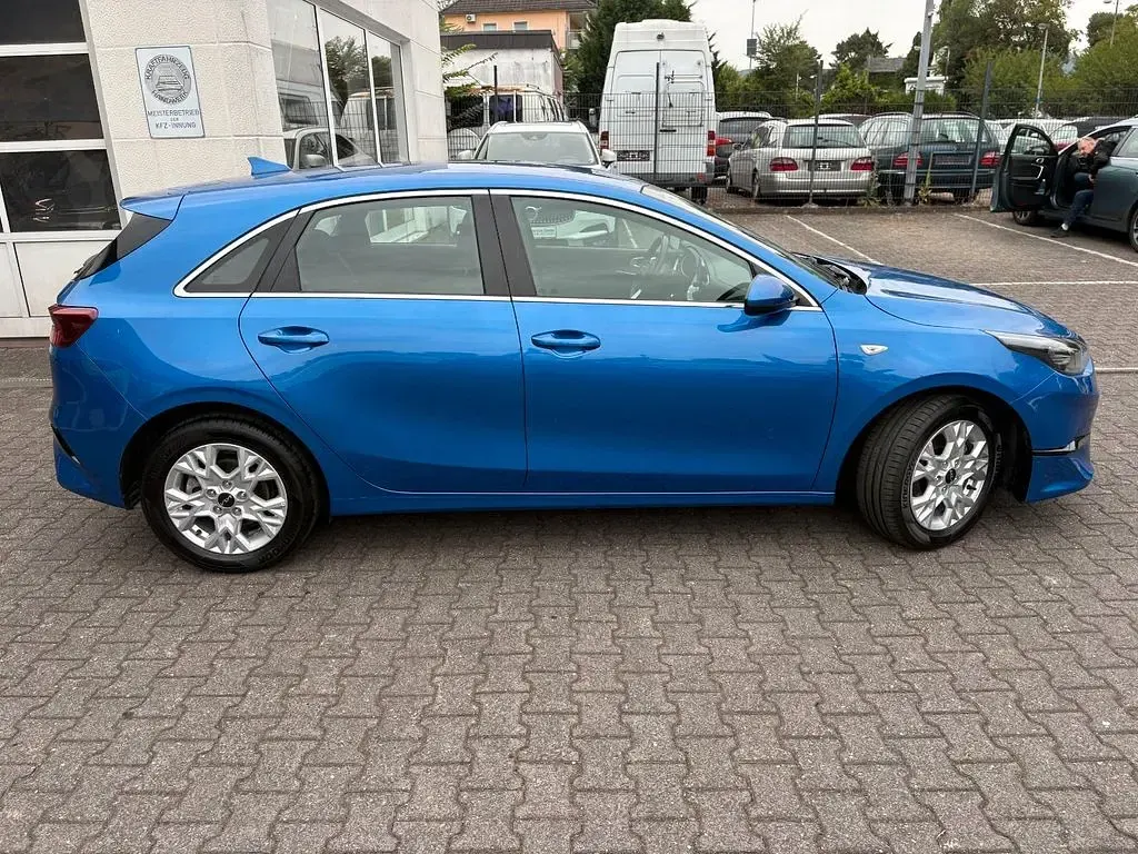 Gebraucht Kia Ceed Vision 160 PS (117 kW) 2022 Blau Kleinwagen