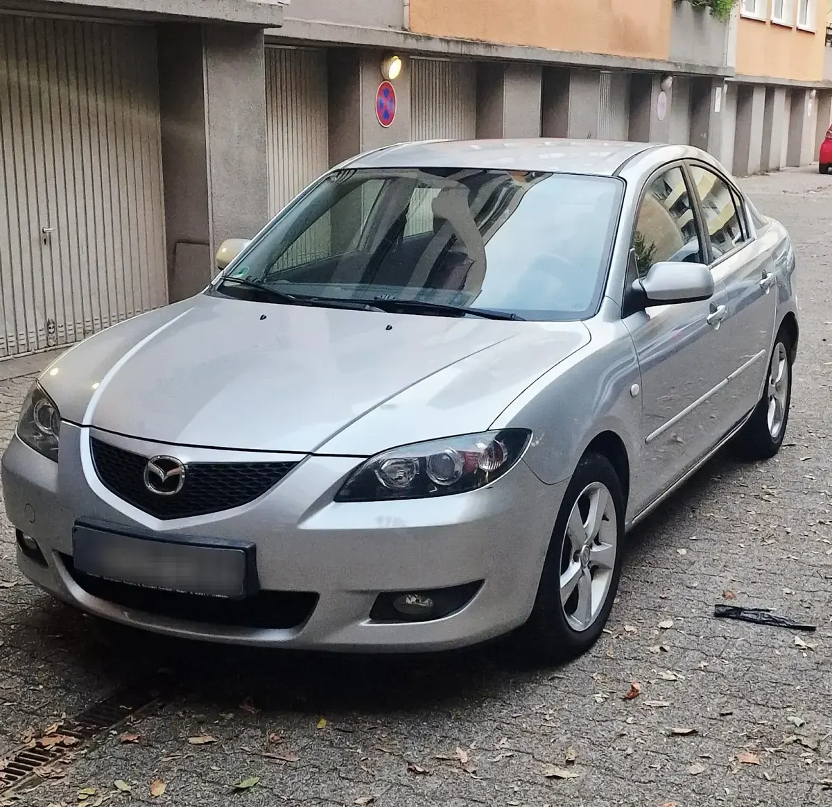 Używany Mazda 3 104 KM (76 kW) 2004 Srebrny Sedan/Limuzyna