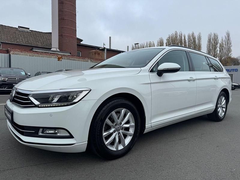 Weiß Gebraucht 2016 VW Passat Comfortline Kombi | 11.900 € (Fairer Preis) - Bild 1/4
