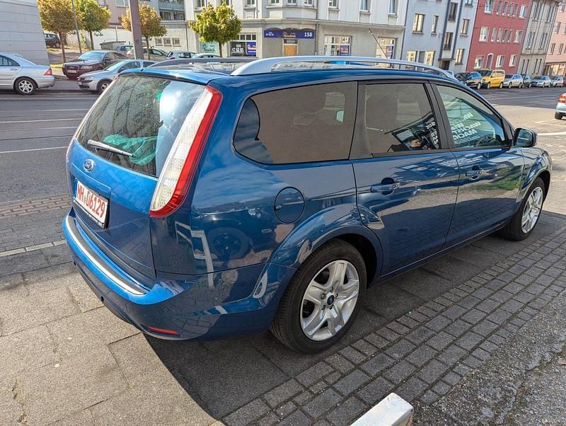 Używany Ford Focus 101 KM (74 kW) 2009 Niebieski Kombi