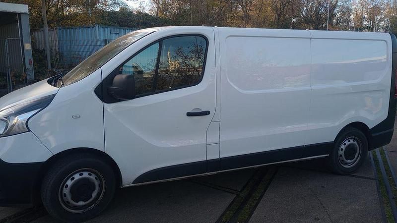 Gebraucht Renault Trafic Komfort 145 PS (106 kW) 2021 Weiß Van / Kleinbus