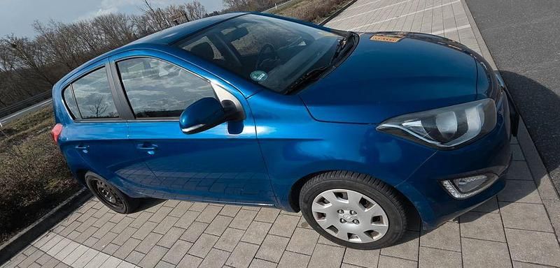Gebraucht Hyundai i20 Classic 86 PS (63 kW) 2014 Blau Kleinwagen