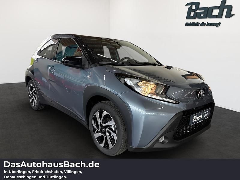 Gebraucht Toyota Aygo X Basis 72 PS (52 kW) 2025 Celestite grey / schwarz SUV