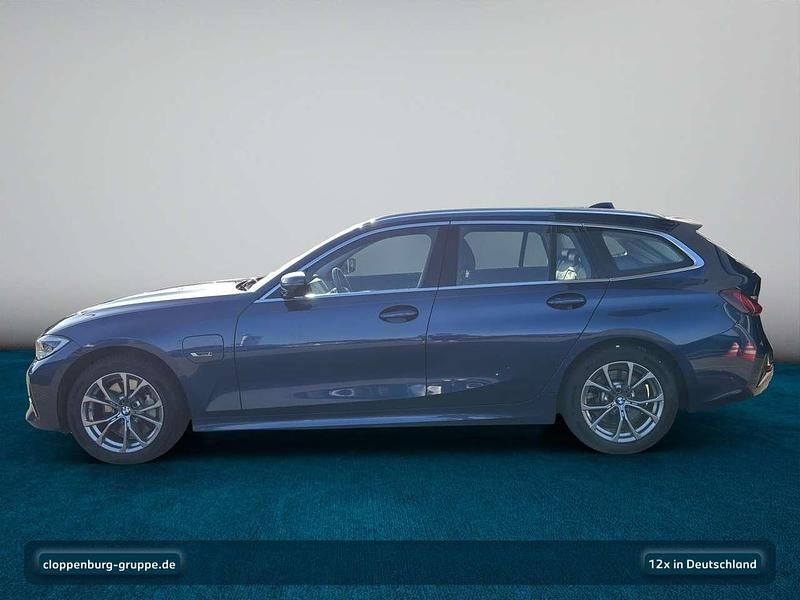 Gebraucht BMW 330e Luxury Line 252 PS (185 kW) 2022 Blau Kombi