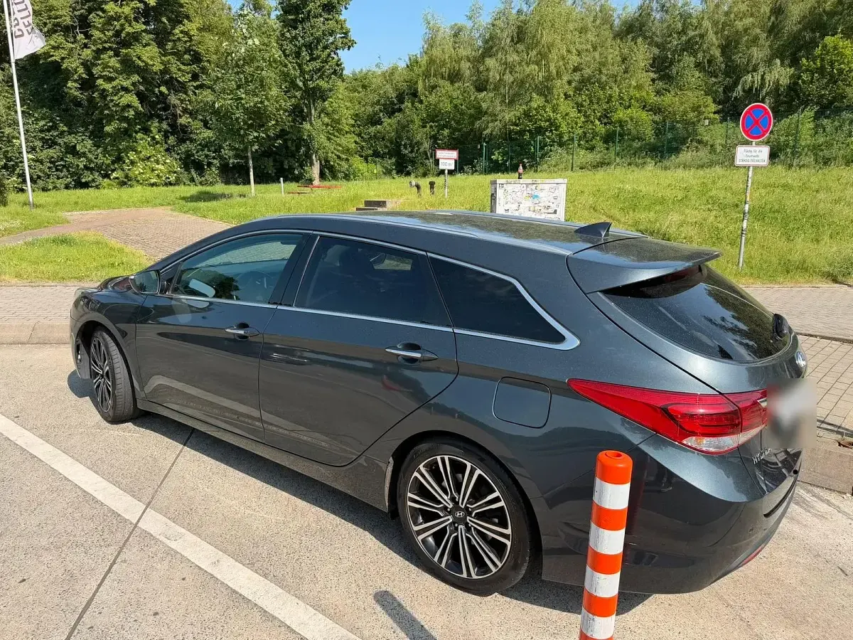 Gebraucht Hyundai i40 141 PS (103 kW) 2016 Grau Kombi