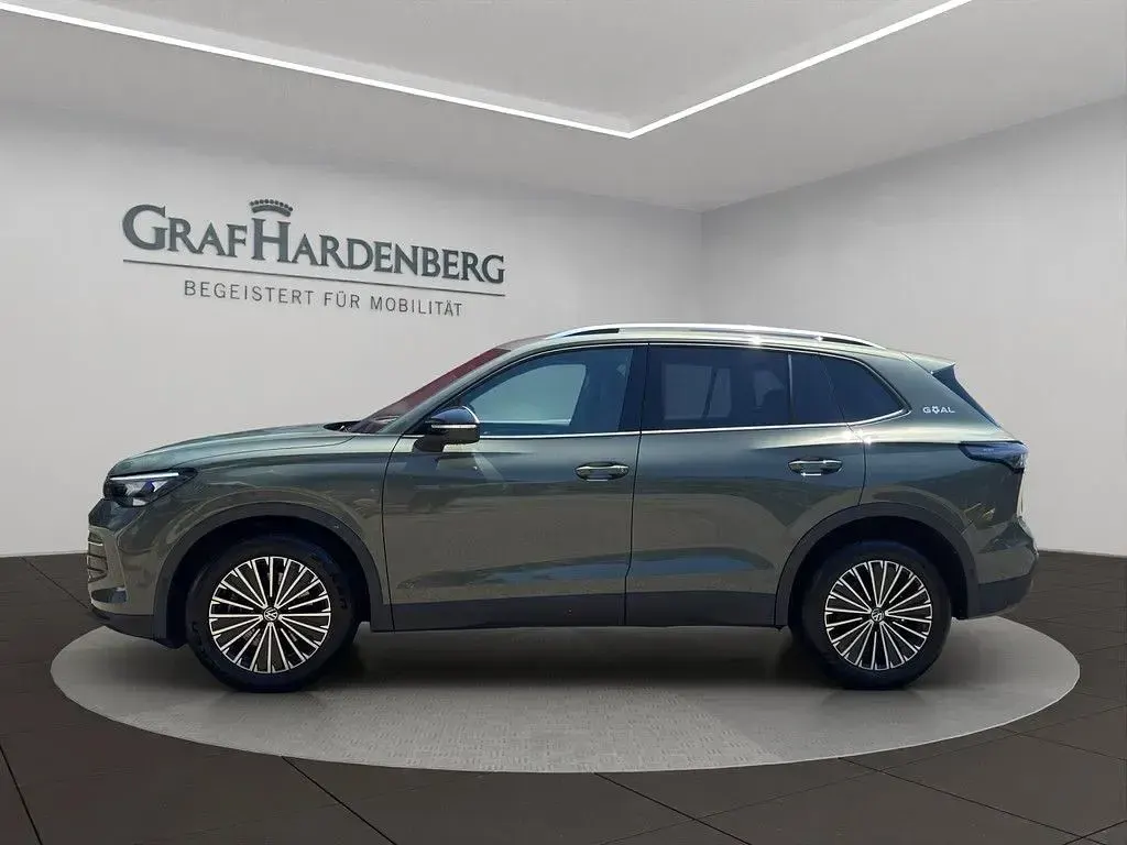 Gebraucht VW Tiguan Goal 150 PS (110 kW) 2025 Grün SUV