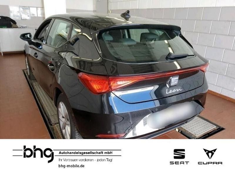 Gebraucht Seat Leon CONNECT 110 PS (80 kW) 2022 Midnight schwarz metallic Limousine