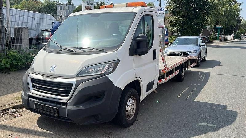 Gebraucht Peugeot Boxer 163 PS (119 kW) 2018 Weiß Van