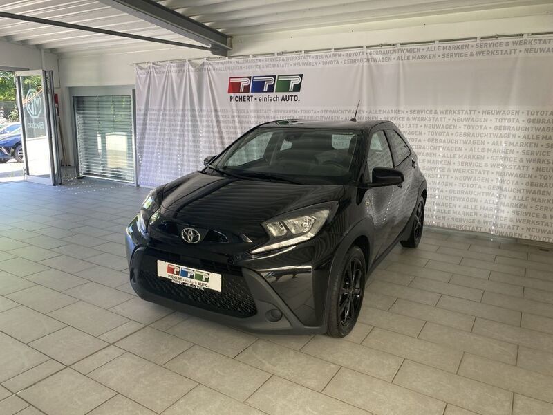 Mysticschwarz mica metallic Gebraucht 2022 Toyota Aygo X-play Kleinwagen | 13.490 € (Guter Preis) - Bild 1/2