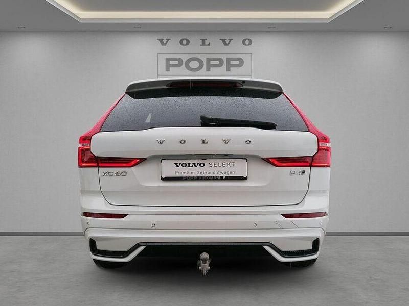 Gebraucht Volvo XC60 Plus 197 PS (144 kW) 2023 Crystal white / metallic SUV