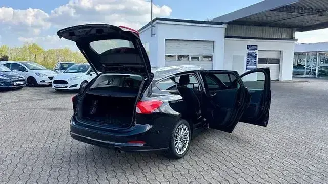 Gebraucht Ford Focus Titanium 150 PS (110 kW) 2019 Schwarz Limousine