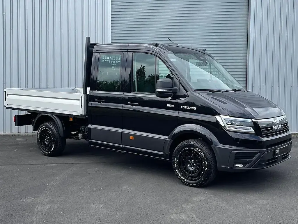Neu MAN TGE 177 PS (130 kW) 2026 Schwarz Van