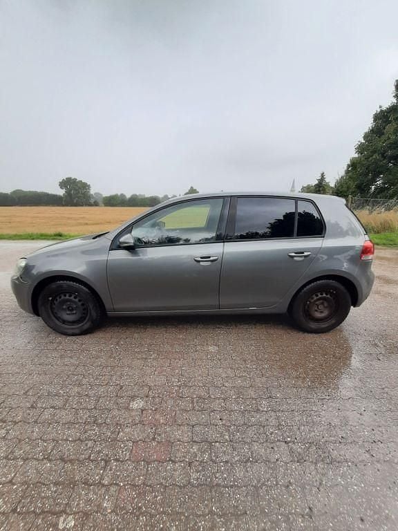 Grau Gebraucht 2009 VW Golf VI Comfortline Limousine | 5.333 € (Fairer Preis) - Bild 1/4
