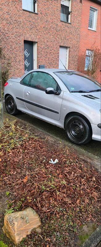 Gebraucht Peugeot 206 CC 138 PS (101 kW) 2001 Silber Cabrio