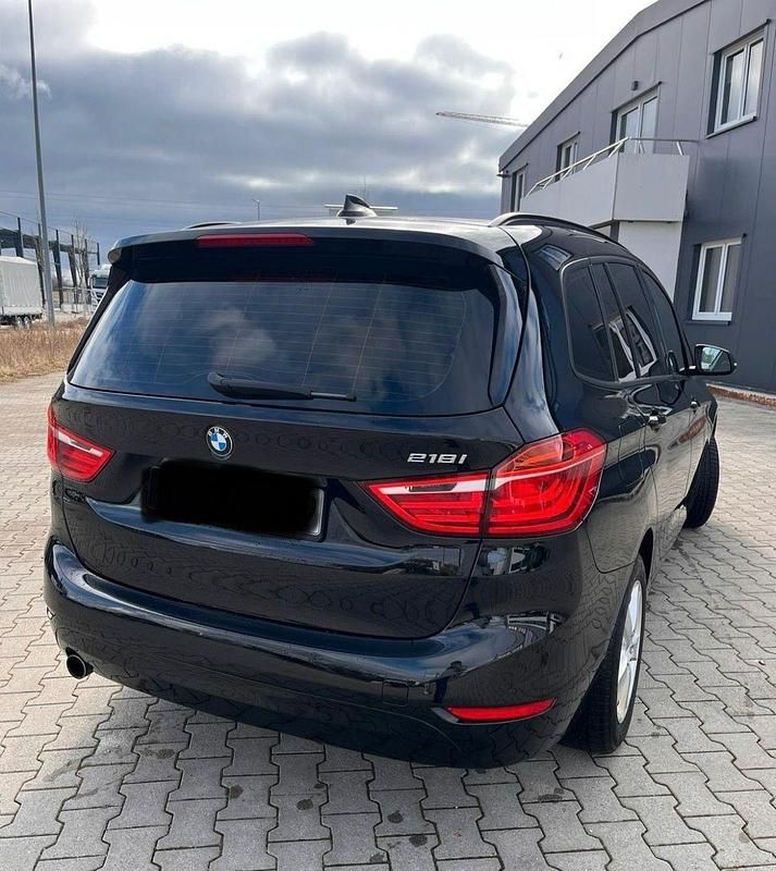 Gebraucht BMW 218 Gran Tourer 140 PS (102 kW) 2018 Schwarz Van / Kleinbus