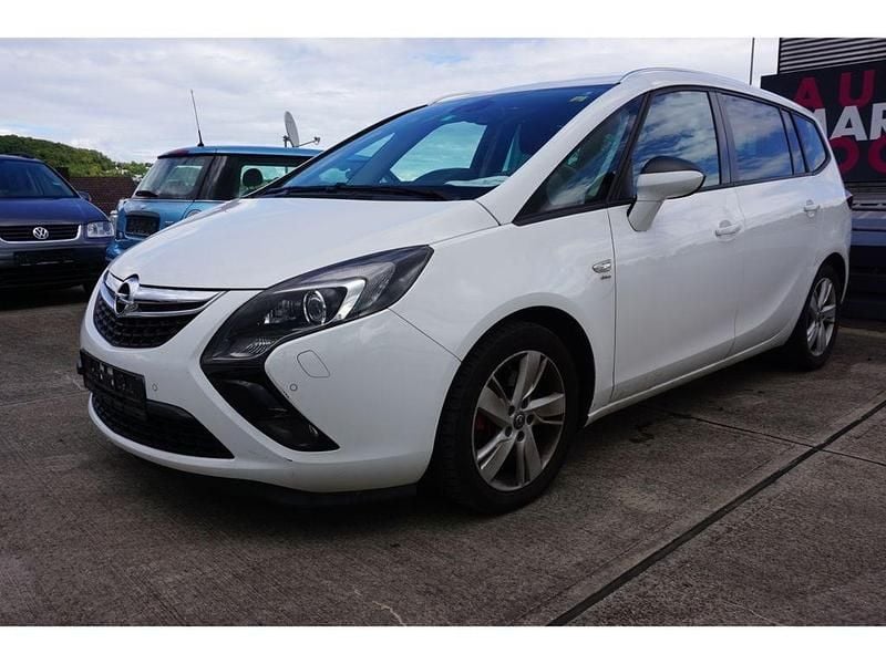 Weiß Gebraucht 2016 Opel Zafira Tourer drive Van / Kleinbus | 8.480 € (Guter Preis) - Bild 1/4