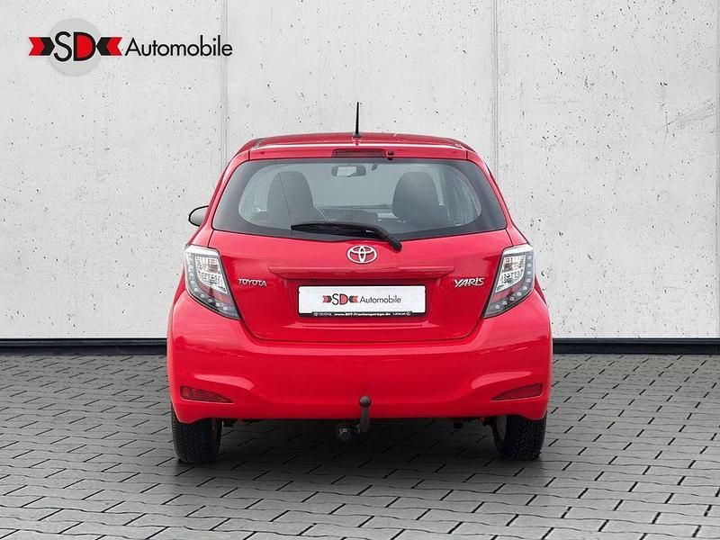 Gebraucht Toyota Yaris Edition 99 PS (72 kW) 2014 Rot Kleinwagen