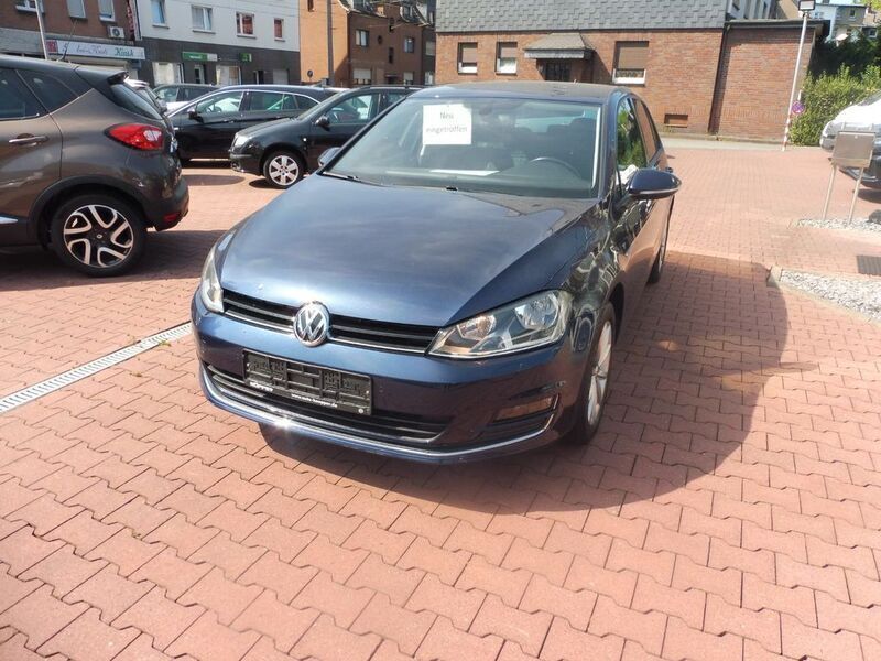 Blau Gebraucht 2015 VW Golf VII LOUNGE Limousine | 11.490 € (Fairer Preis) - Bild 1/4