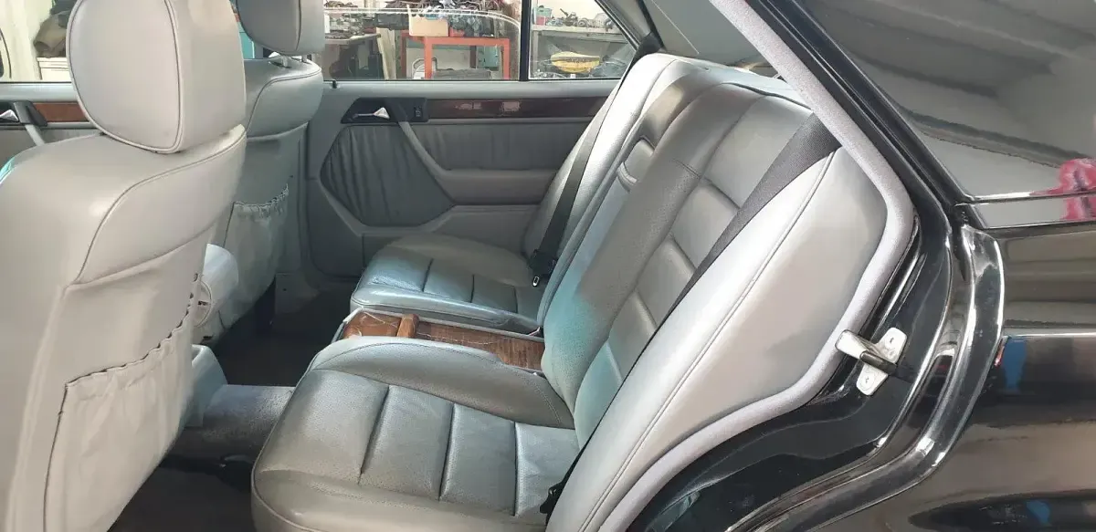 Gebraucht Mercedes E300 Sportline 220 PS (161 kW) 1991 Schwarz Limousine