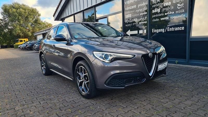 Grau Gebraucht 2020 Alfa Romeo Stelvio Business SUV | 26.990 € (Superpreis) - Bild 1/4