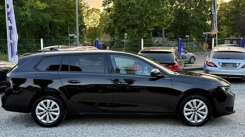 Gebraucht Opel Astra Business 131 PS (96 kW) 2024 Schwarz Kleinwagen