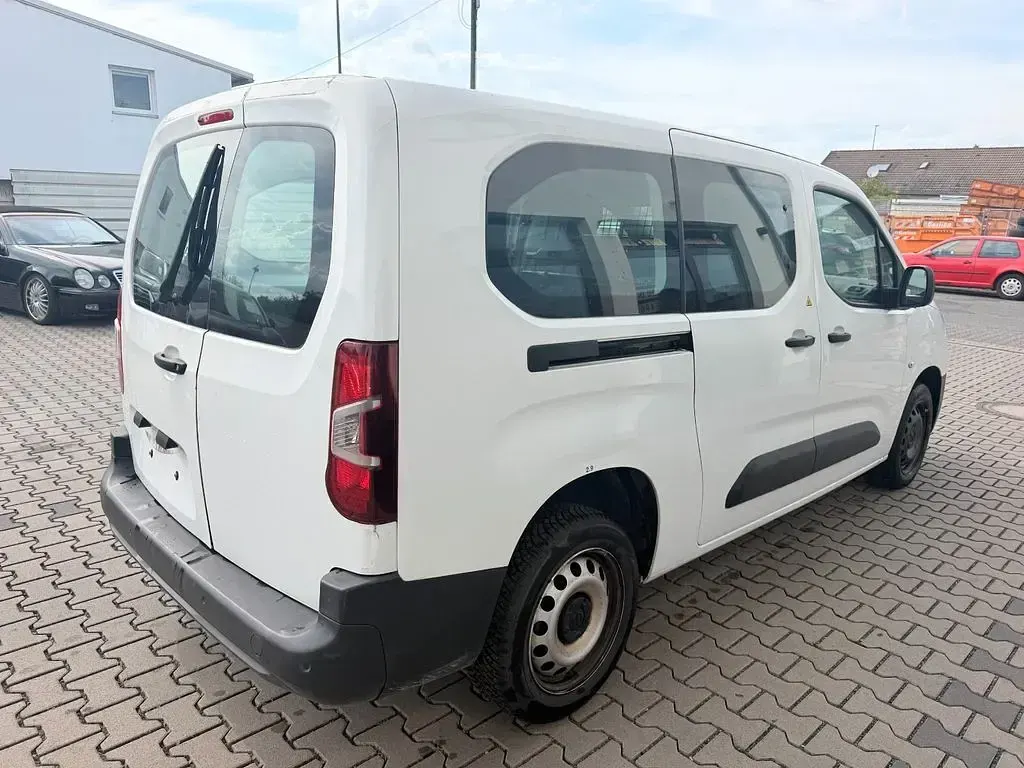 Gebraucht Opel Combo Selection 102 PS (75 kW) 2021 Weiß Van / Kleinbus