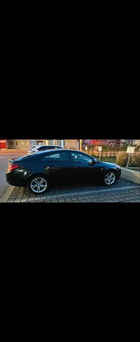 Gebraucht Opel Insignia 110 PS (80 kW) 2012 Schwarz Limousine