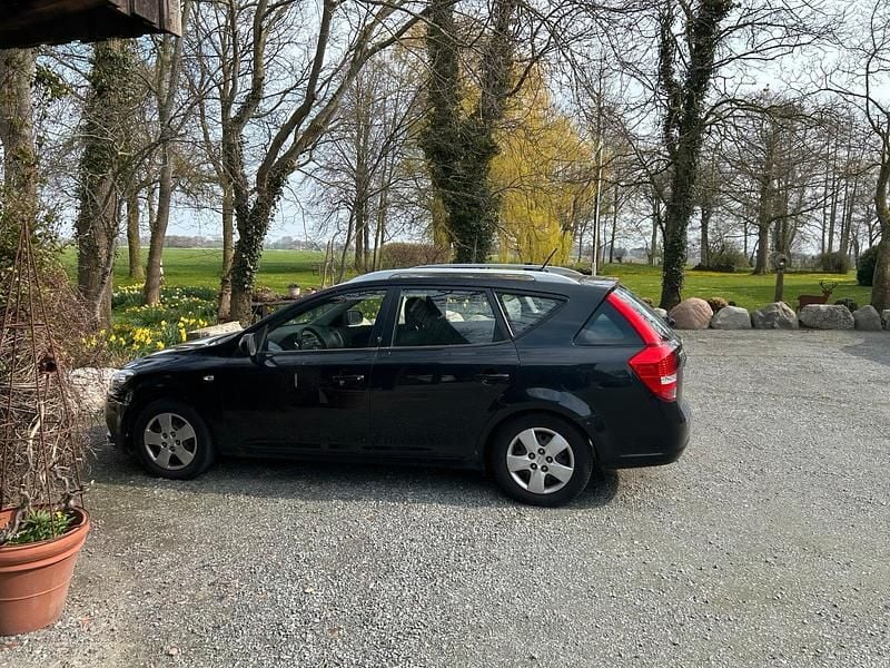 Używany Kia Ceed 2009 Czarny Hatchback