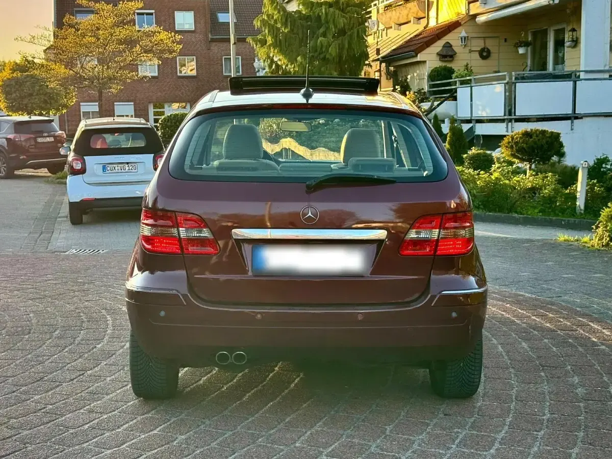 Second-hand Mercedes E200 193 CP (141 kW) 2006 Roșu Break