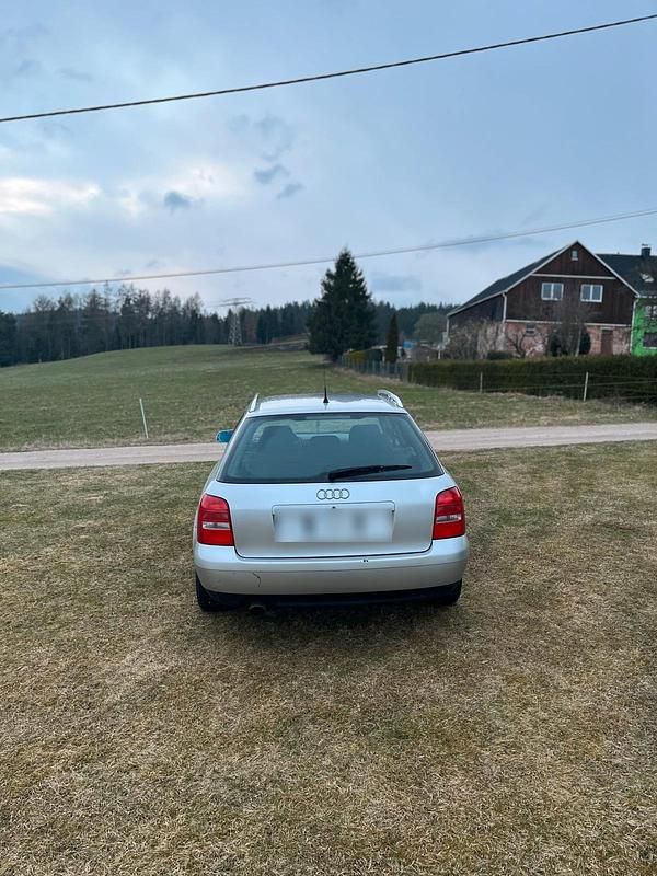 Gebraucht Audi A4 102 PS (75 kW) 2000 Silber Kombi