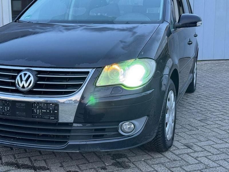 Gebraucht VW Touran Highline 105 PS (77 kW) 2008 Schwarz Van / Kleinbus