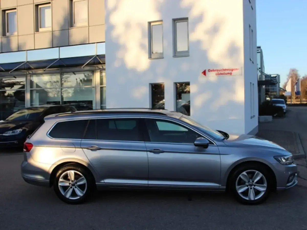 Gebraucht VW Passat Business 200 PS (147 kW) 2022 Pyritsilber metallic Kombi
