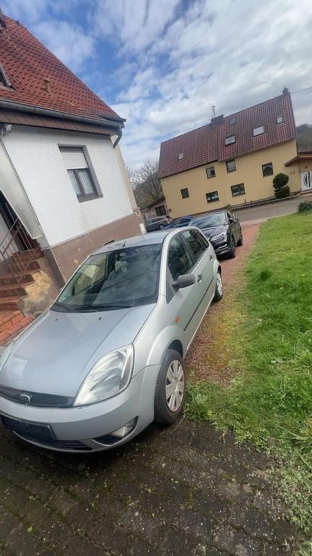 Gebraucht Ford Fiesta 80 PS (58 kW) 2003 Silber Kleinwagen