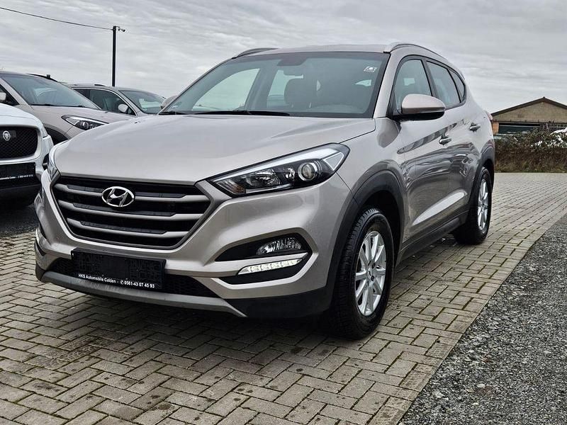 Gold Gebraucht 2016 Hyundai Tucson Trend SUV | 15.650 € (Fairer Preis) - Bild 1/4