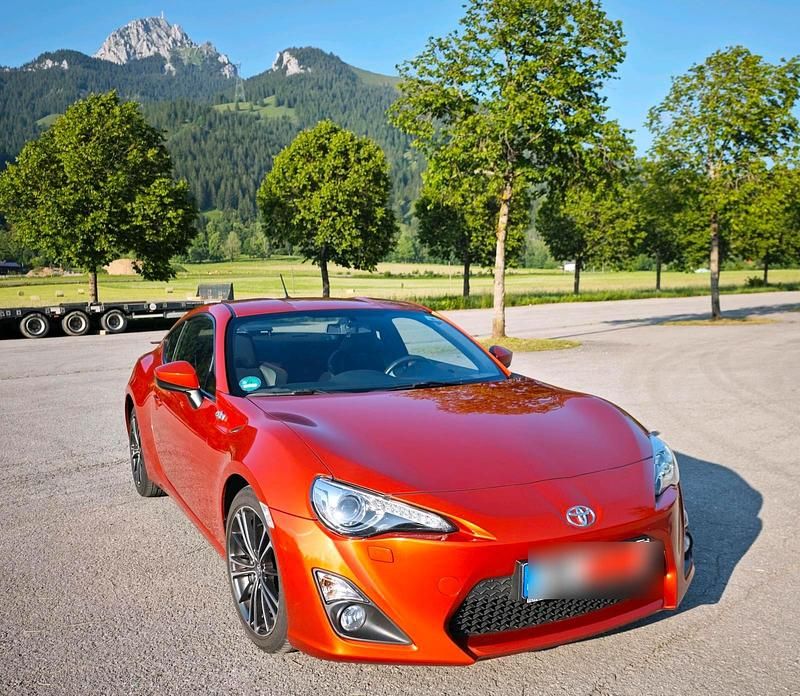 Orange Gebraucht 2012 Toyota GT86 GT Coupé | 18.500 € (Superpreis) - Bild 1/4