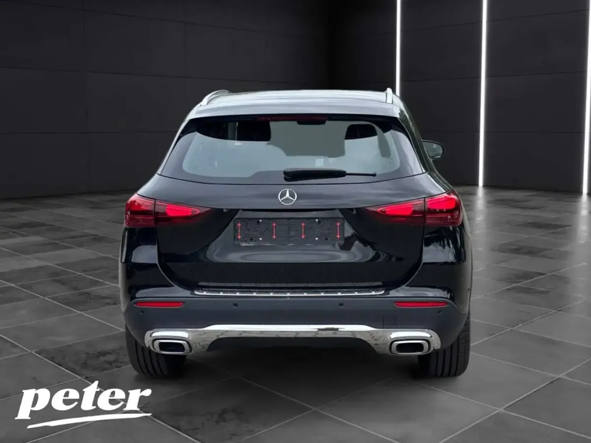 Gebraucht Mercedes GLA200 Progressive 163 PS (119 kW) 2025 Metalliclack kosmosschwarz SUV