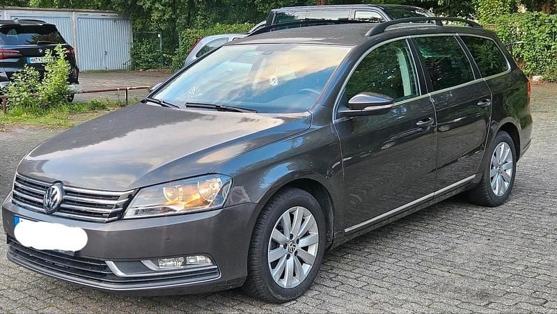 Braun Gebraucht 2014 VW Passat Kombi | 7.950 € (Superpreis) - Bild 1/4