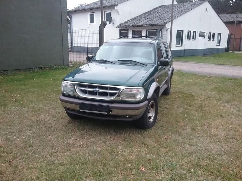 Grün Gebraucht 1997 Ford Explorer SUV | 2.300 € (Fairer Preis) - Bild 1/4
