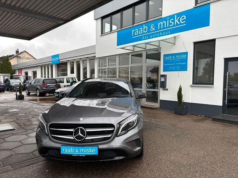 Mountaingrau Gebraucht 2016 Mercedes GLA200 Urban SUV | 18.890 € (Fairer Preis) - Bild 1/4