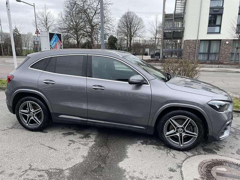 Gebraucht Mercedes GLA200 Advanced Plus 150 PS (110 kW) 2023 Grau SUV