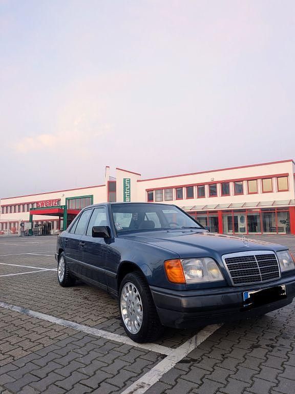 Gebraucht Mercedes 230 136 PS (100 kW) 1986 Limousine
