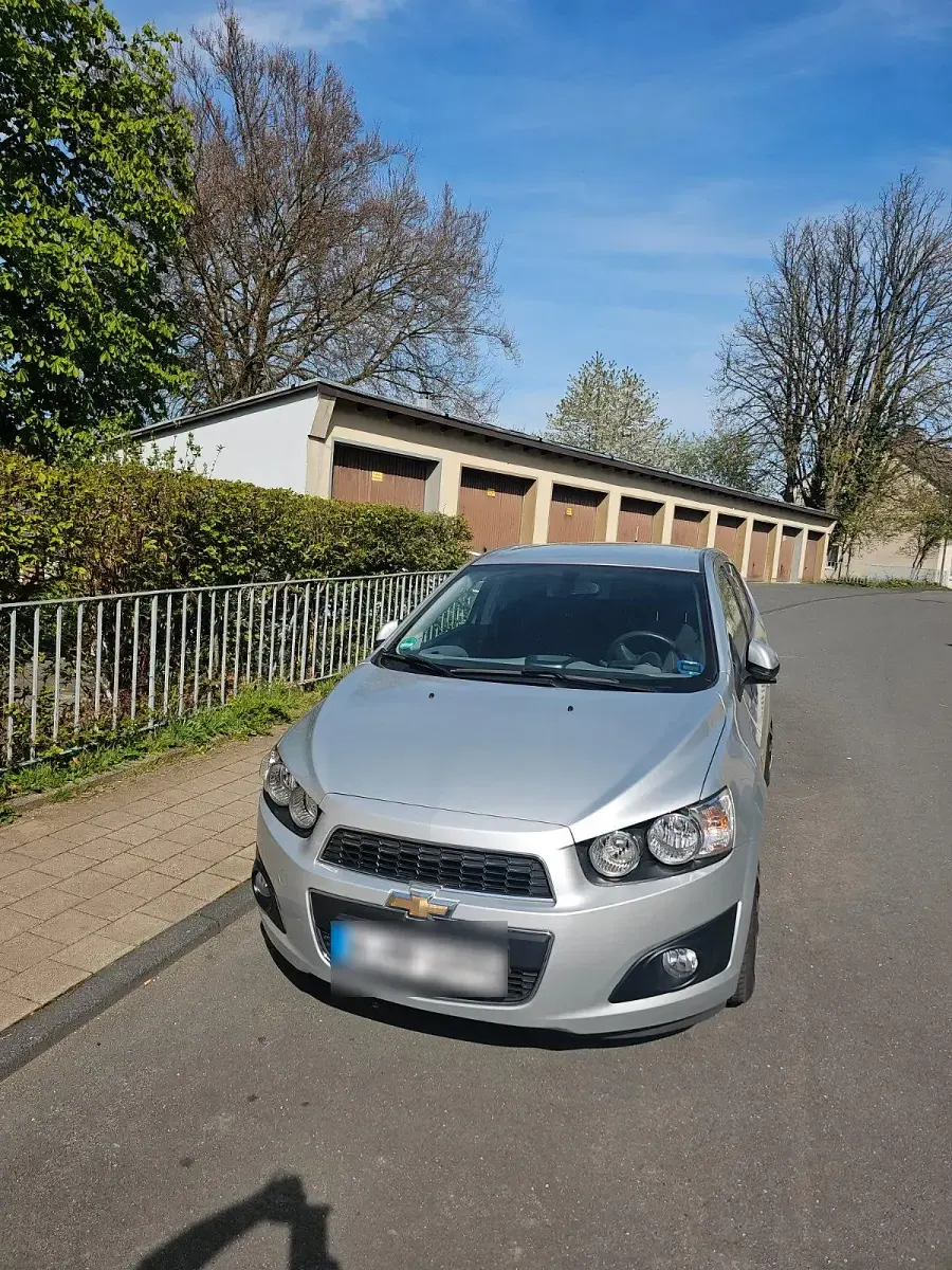 Gebraucht Chevrolet Aveo 115 PS (84 kW) 2012 Silber Kleinwagen