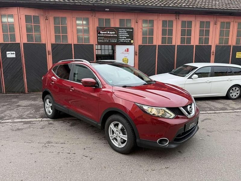 Gebraucht Nissan Qashqai 360º 131 PS (96 kW) 2015 New red (m) SUV